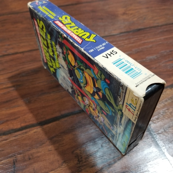 Teenage Mutant Ninja Turtles VHS - Picture 4 of 10